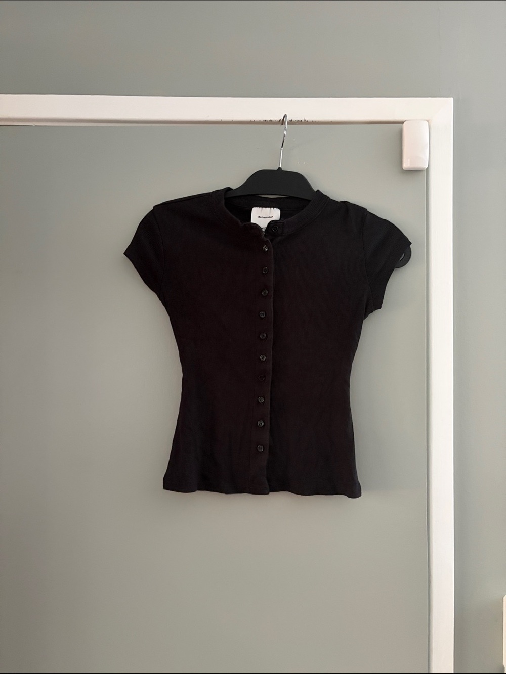 Reformation - women's ribbed top, button-up capped sleves, size xs